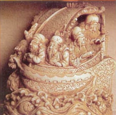 los_siete_dioses.jpg - Un trabajo de tallado en marfil de los Siete Dioses de la suerte en su barco.