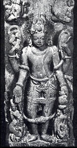 varuna.jpg - "Escultura de piedra, siglo XI. Varuna, monarca universal, sustentador de la creación y guardián de la ley cósmica.