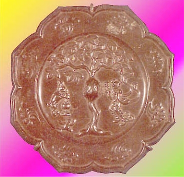 chang-e.jpg - Sobre este espejo de bronce de la dinastía Tang se encuentra Chang E bajo el árbol de la vida y junto a la liebre qque vive en la luna.